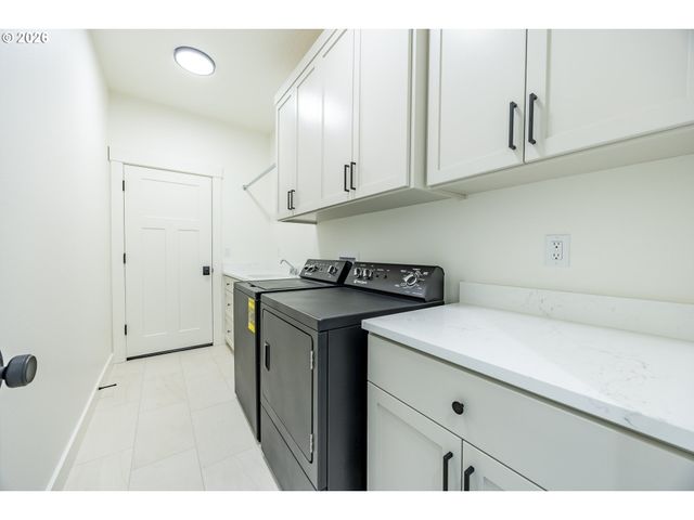 88368 JESSIE JAMES Ln, Veneta, OR 97487