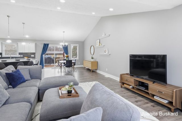 5211 Virginia Lane SW, Wyoming, MI 49418