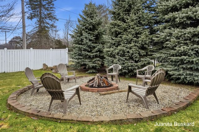 5211 Virginia Lane SW, Wyoming, MI 49418