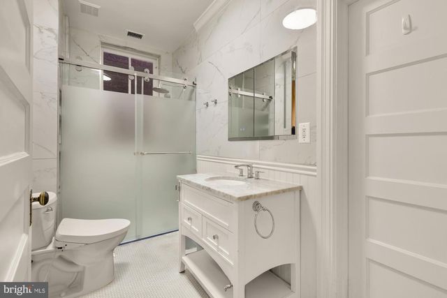 2137 R ST NW, Washington, DC 20008