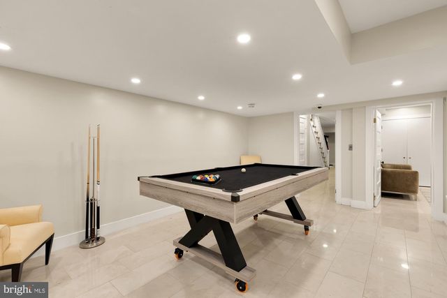 2137 R ST NW, Washington, DC 20008