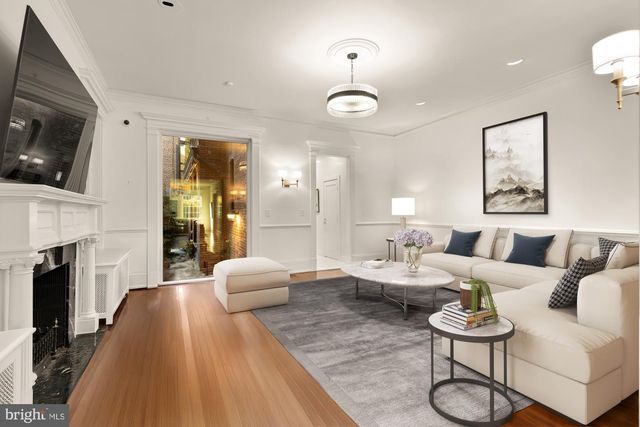 2137 R ST NW, Washington, DC 20008