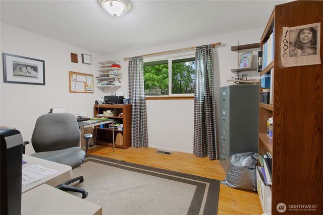 5242 N 10th Street, Tacoma, WA 98406