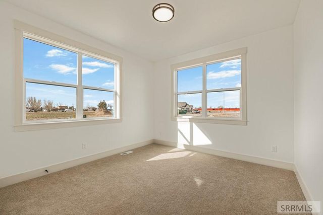 315 Meadow Walk Dr, Shelley, ID 83274