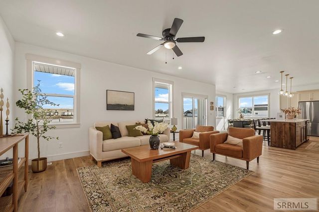 315 Meadow Walk Dr, Shelley, ID 83274