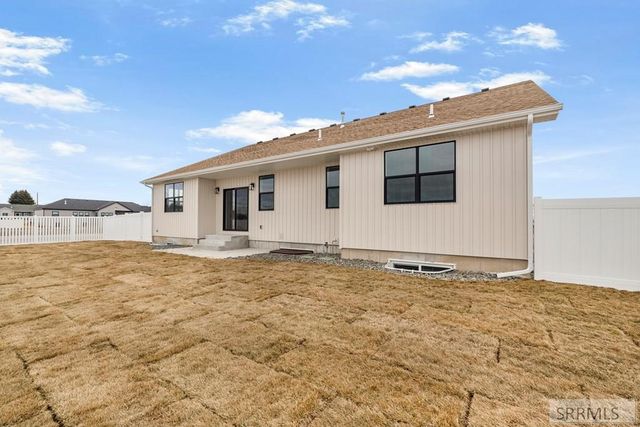 315 Meadow Walk Dr, Shelley, ID 83274