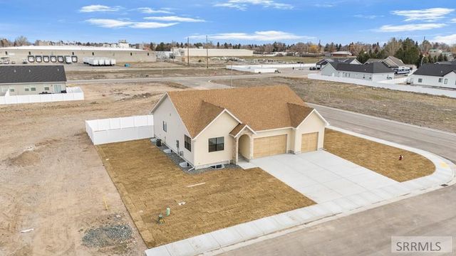 315 Meadow Walk Dr, Shelley, ID 83274