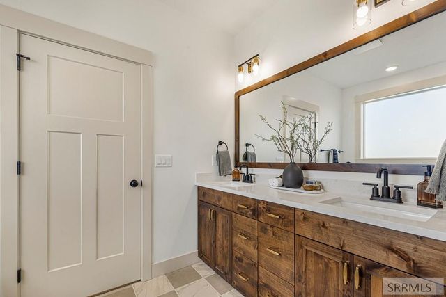 315 Meadow Walk Dr, Shelley, ID 83274