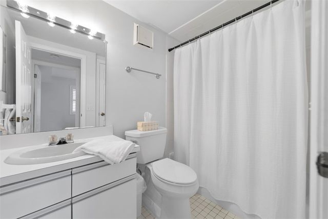 650 Greenwich Avenue 7-109, West Warwick, RI 02893