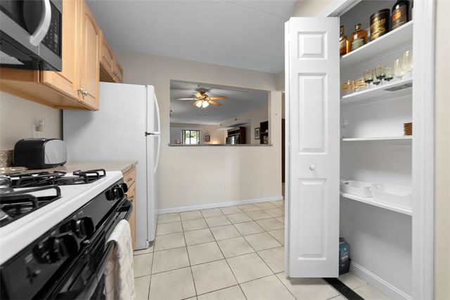 650 Greenwich Avenue 7-109, West Warwick, RI 02893