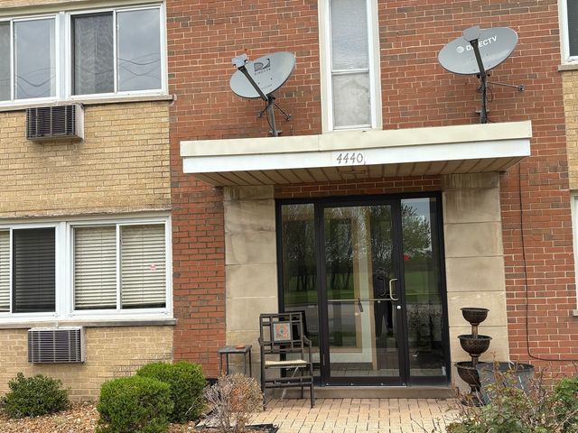 4440 W 111th Street 16, Oak Lawn, IL 60453