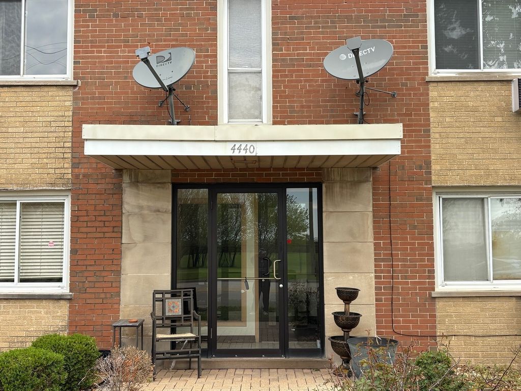 4440 W 111th Street 16, Oak Lawn, IL 60453