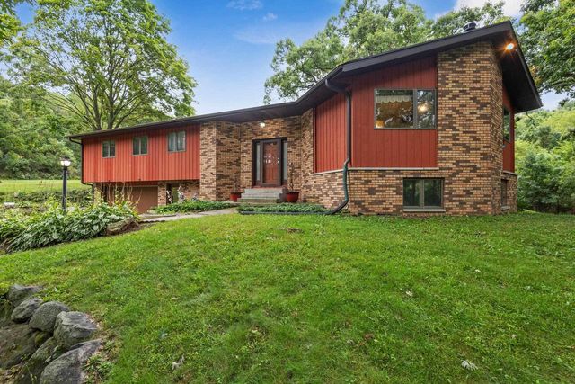 8773 Airport Road, Middleton, WI 53562