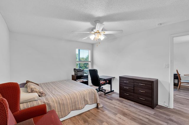 8400 LAGOS DE CAMPO Boulevard 305, Tamarac, FL 33321
