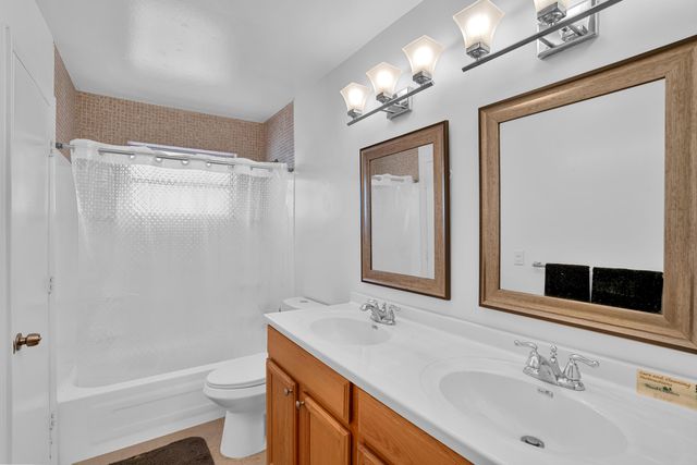 8400 LAGOS DE CAMPO Boulevard 305, Tamarac, FL 33321