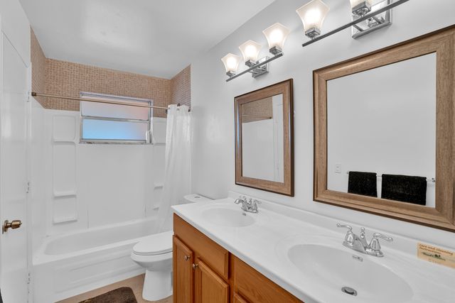 8400 LAGOS DE CAMPO Boulevard 305, Tamarac, FL 33321
