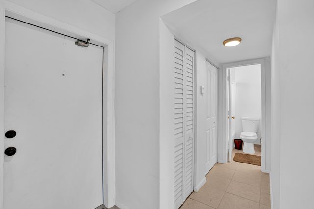 8400 LAGOS DE CAMPO Boulevard 305, Tamarac, FL 33321