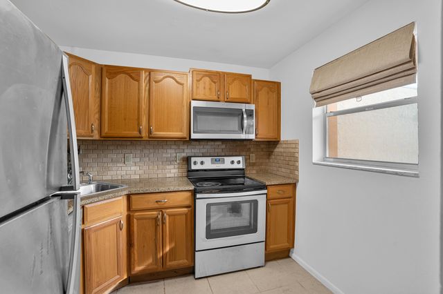 8400 LAGOS DE CAMPO Boulevard 305, Tamarac, FL 33321