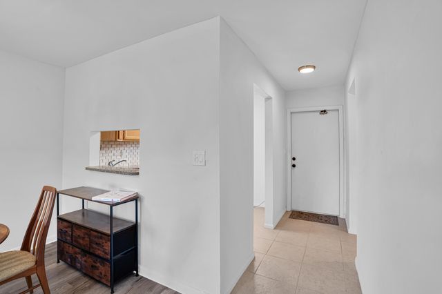 8400 LAGOS DE CAMPO Boulevard 305, Tamarac, FL 33321