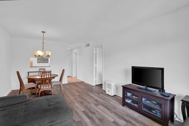 8400 LAGOS DE CAMPO Boulevard 305, Tamarac, FL 33321