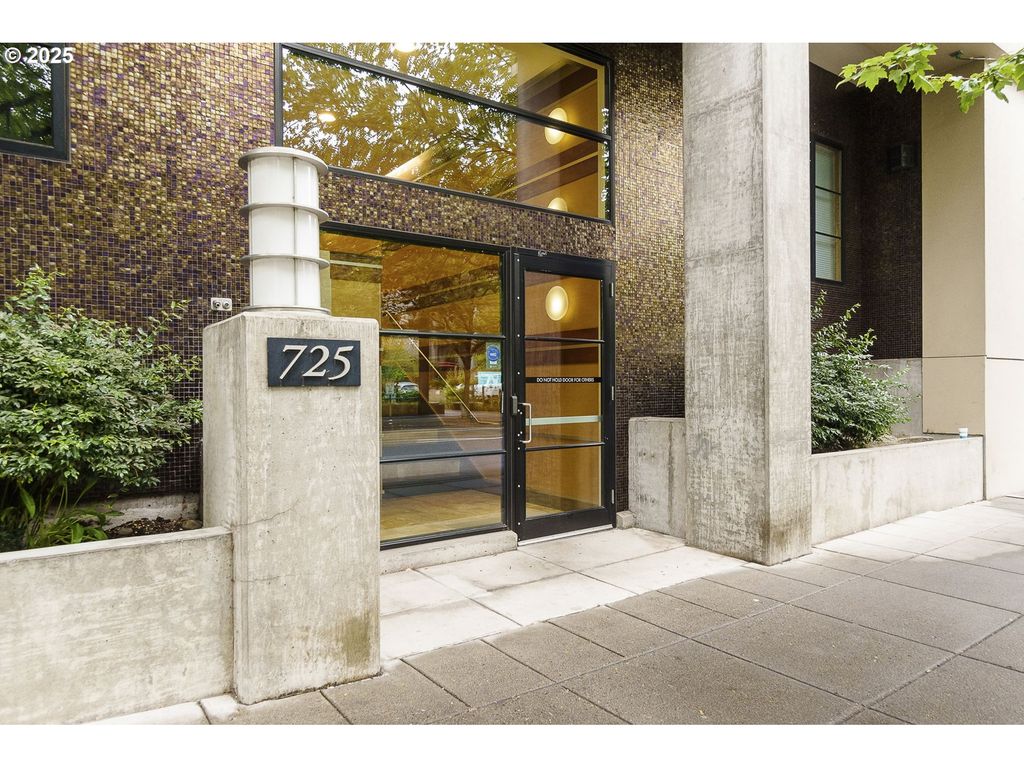 725 Nw 10th Ave 305, Portland, OR 97209