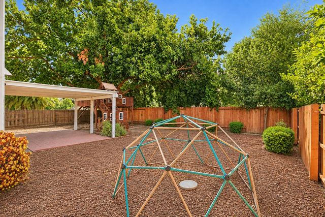 8784 Hawkesbury Ct, Elk Grove, CA 95624