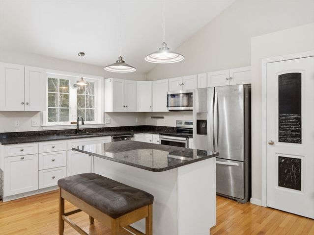 661 Wheelwright Rd, Barre, MA 01005