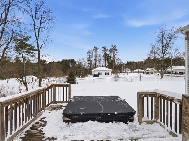 661 Wheelwright Rd, Barre, MA 01005