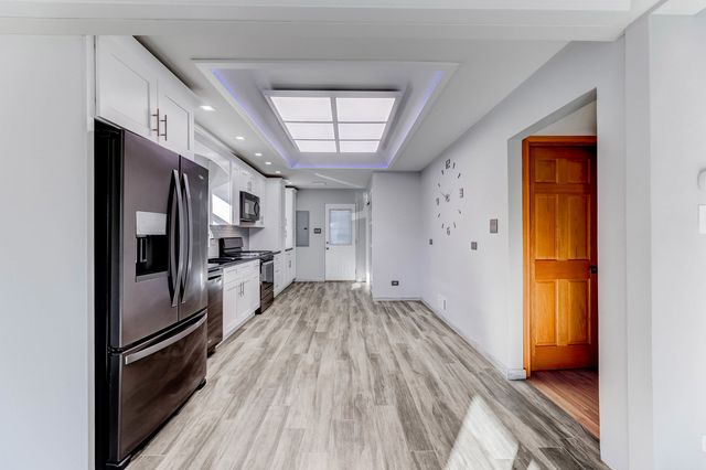 7806 W 83rd Street, Bridgeview, IL 60455