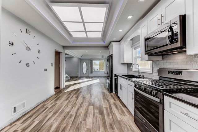 7806 W 83rd Street, Bridgeview, IL 60455