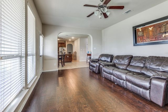 2904 Crystal Way, Grand Prairie, TX 75052