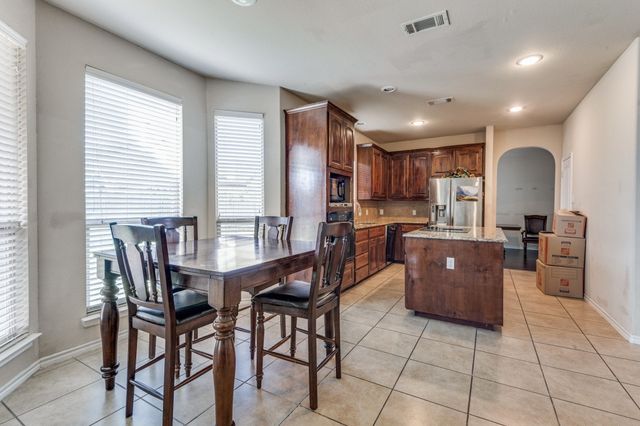 2904 Crystal Way, Grand Prairie, TX 75052