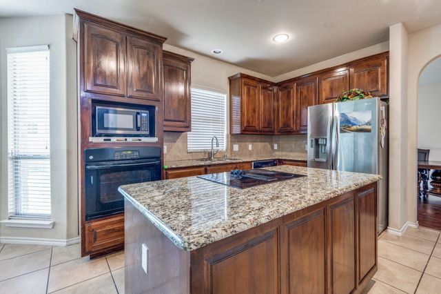 2904 Crystal Way, Grand Prairie, TX 75052