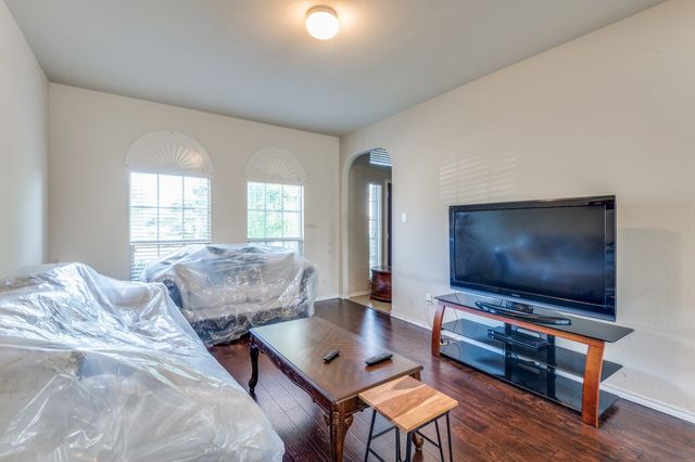 2904 Crystal Way, Grand Prairie, TX 75052