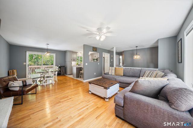 8 Wills Road, Newtown, CT 06470