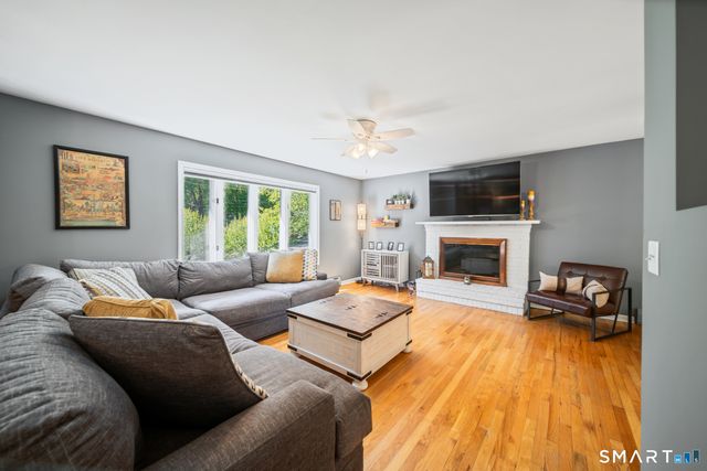8 Wills Road, Newtown, CT 06470