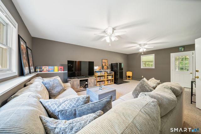 8 Wills Road, Newtown, CT 06470