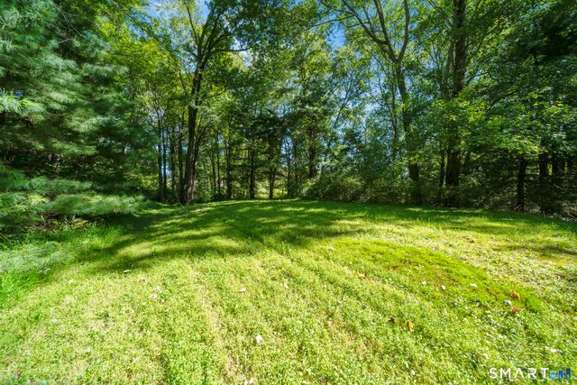 8 Wills Road, Newtown, CT 06470