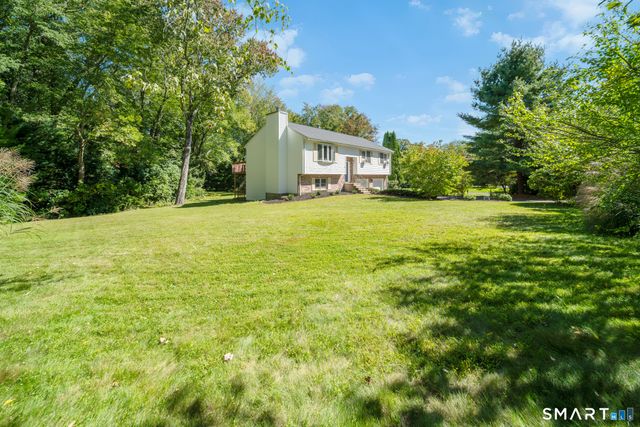 8 Wills Road, Newtown, CT 06470