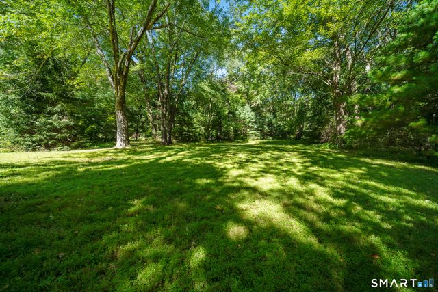 8 Wills Road, Newtown, CT 06470