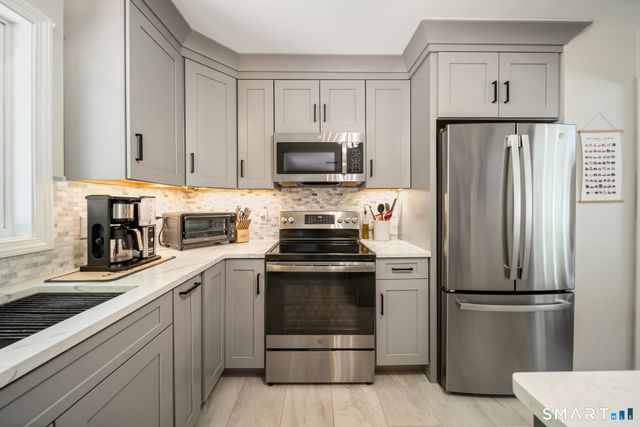 8 Wills Road, Newtown, CT 06470