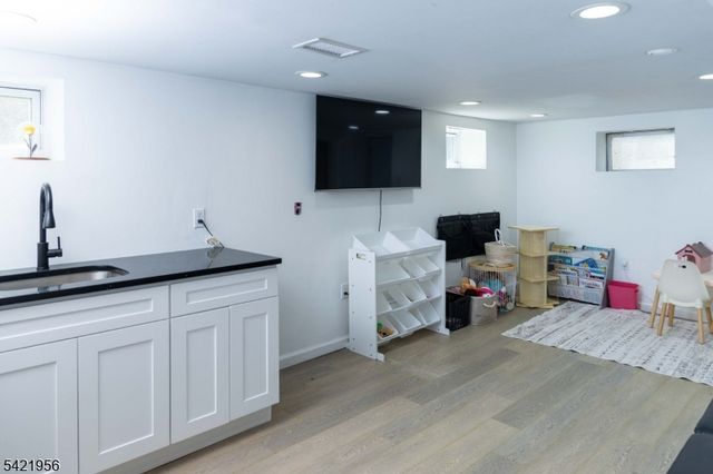 126 Ridge Ave, Bloomfield Twp., NJ 07003