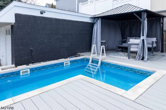 126 Ridge Ave, Bloomfield Twp., NJ 07003