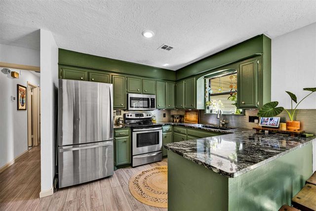 2309 NW Robinhood Dr, Lawton, OK 73505