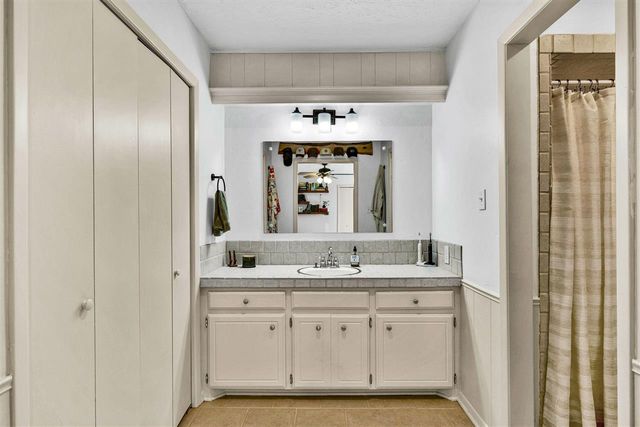 2309 NW Robinhood Dr, Lawton, OK 73505