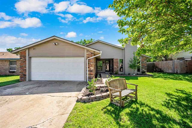 2309 NW Robinhood Dr, Lawton, OK 73505