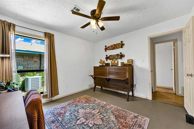 2309 NW Robinhood Dr, Lawton, OK 73505