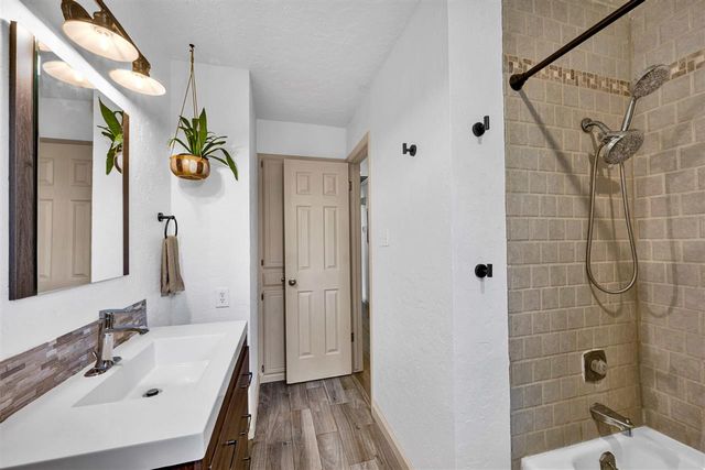 2309 NW Robinhood Dr, Lawton, OK 73505