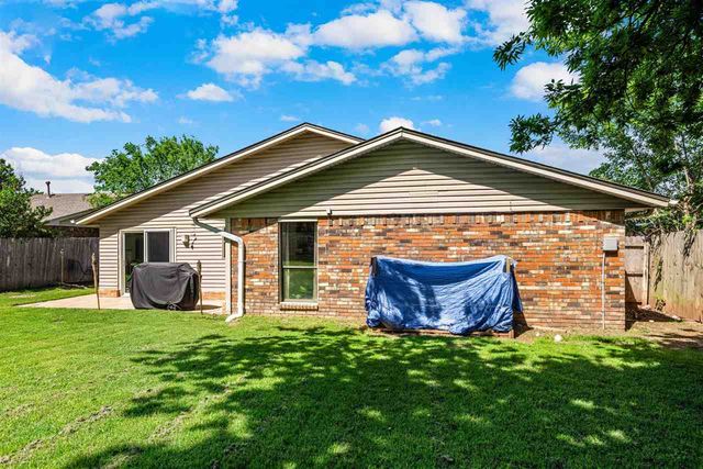 2309 NW Robinhood Dr, Lawton, OK 73505
