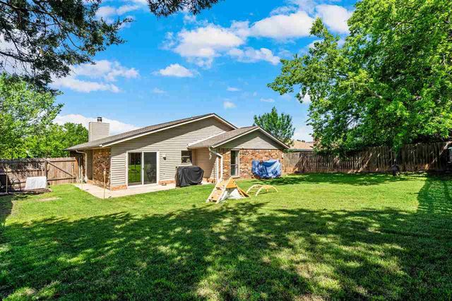 2309 NW Robinhood Dr, Lawton, OK 73505